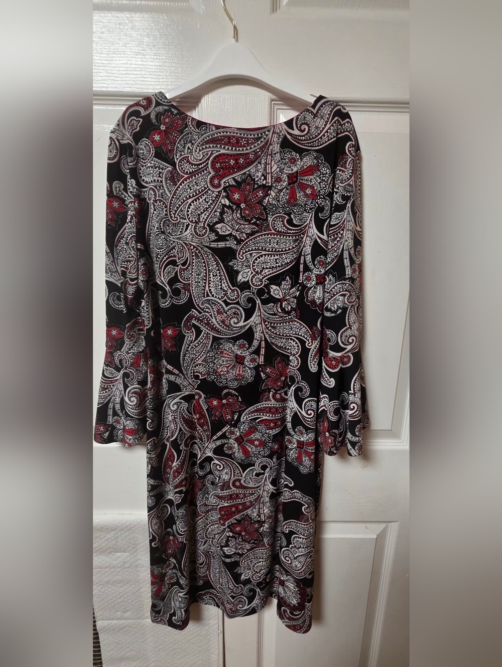 Liz Claiborne Paisley Red and Black Flared Sleeve Size 8 - Picture 7 of 8